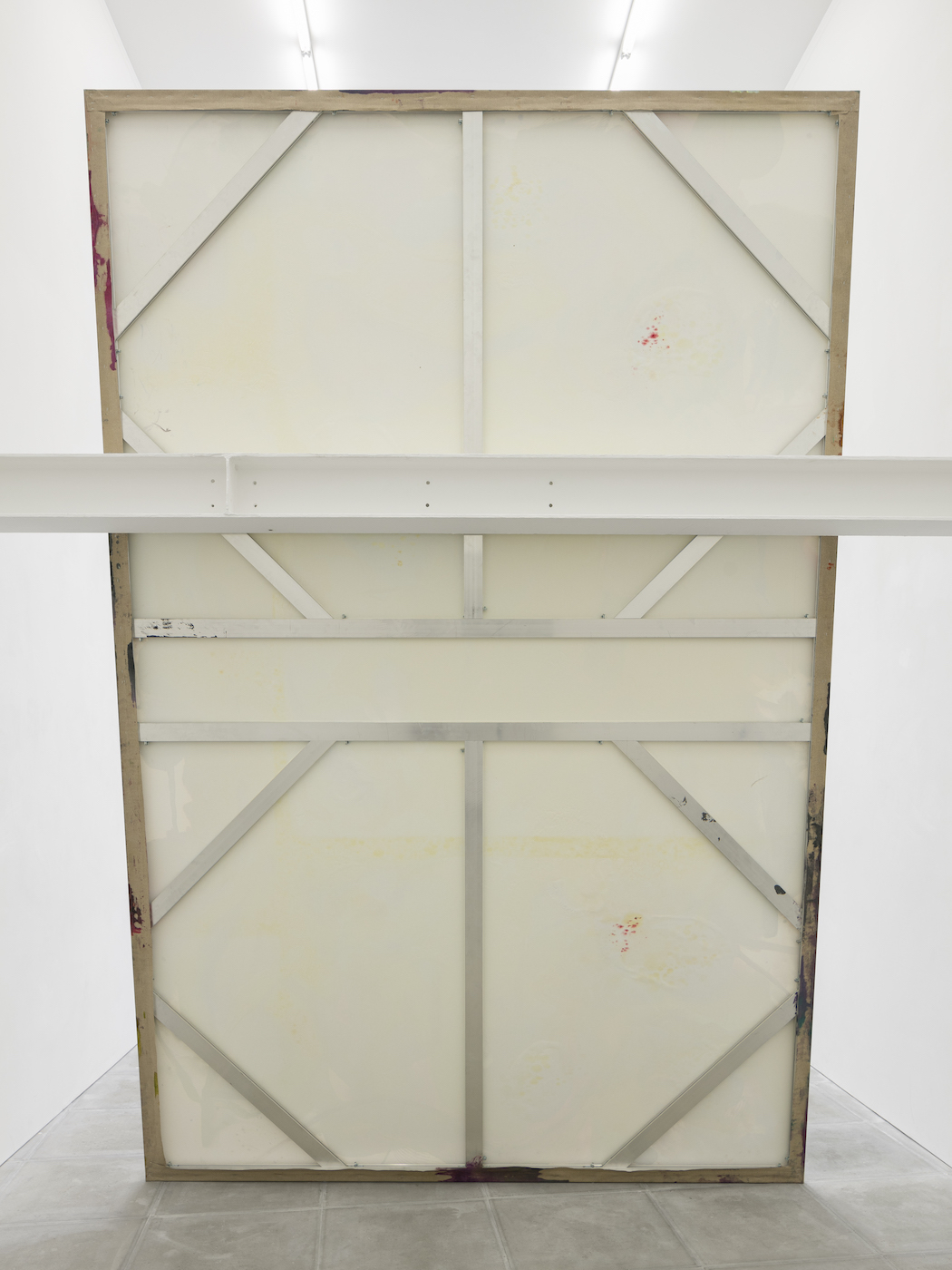 Tyra Tingleff. Don’t breathe out (but I know you will), Installation view at The Sunday Painter, London, 2021