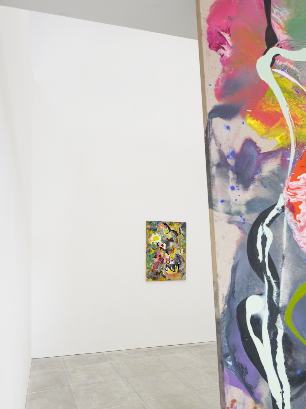 Tyra Tingleff. *On I go*, Oil on raw linen, 90 x 65 cm, Installation view at The Sunday Painter, London, 2021