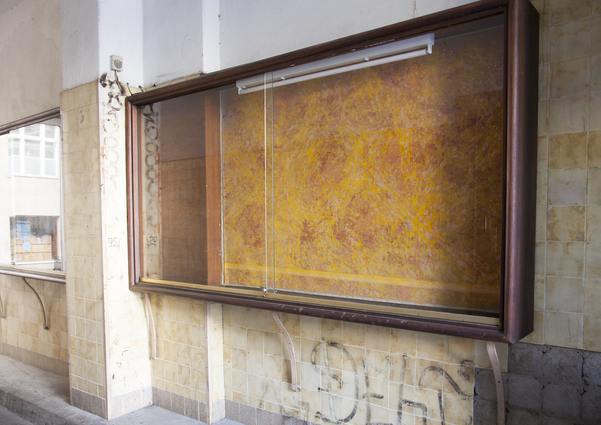 Tyra Tingleff. Sun to Solar, Oil on raw linen, 125 x 220 cm, Installation view at ChertLüdde, Berlin, 2015